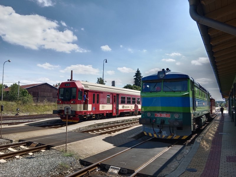 751 335-1