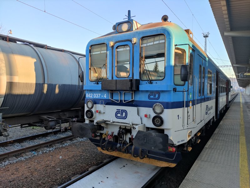 842 037-4