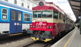 560 023-4