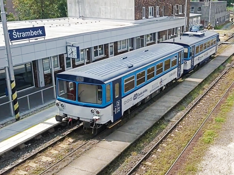 93-29 044-7