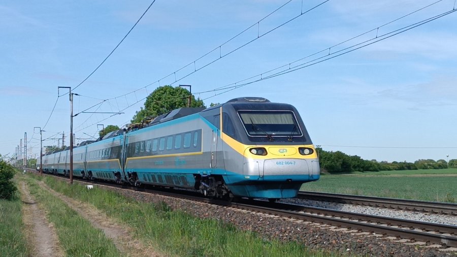 682 004-7
