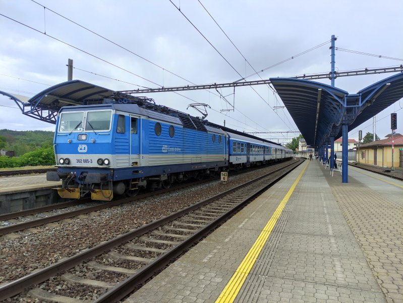 362 085-3