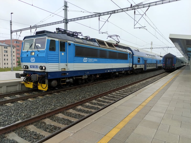 162 239-8