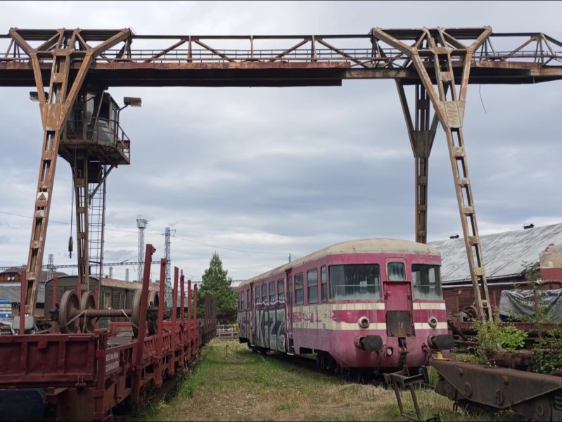 28-05 657-8