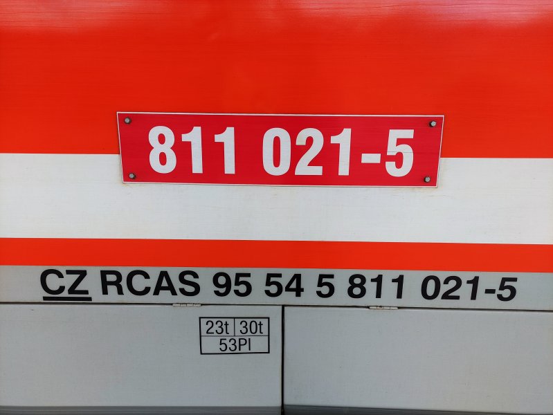811 021-5