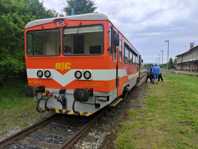 811 021-5