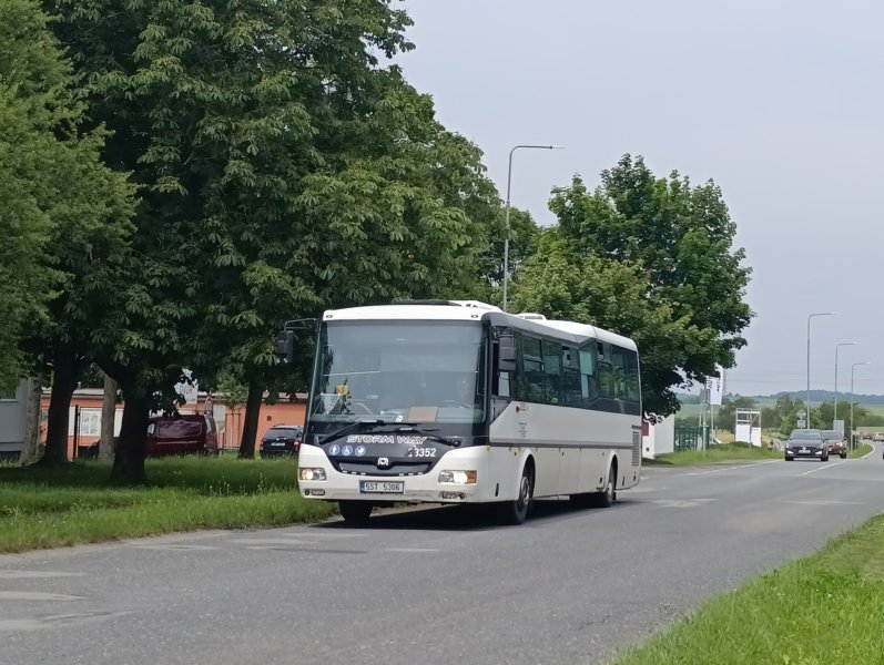 33352