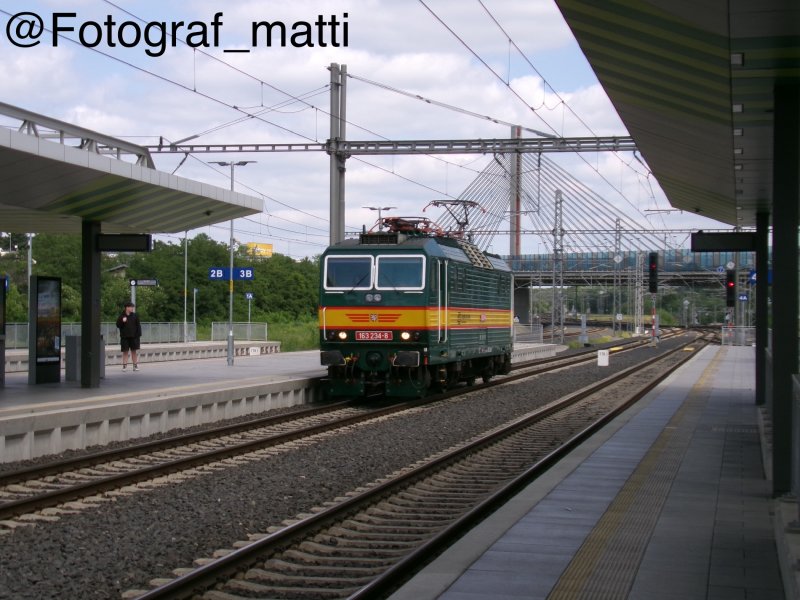 163 234