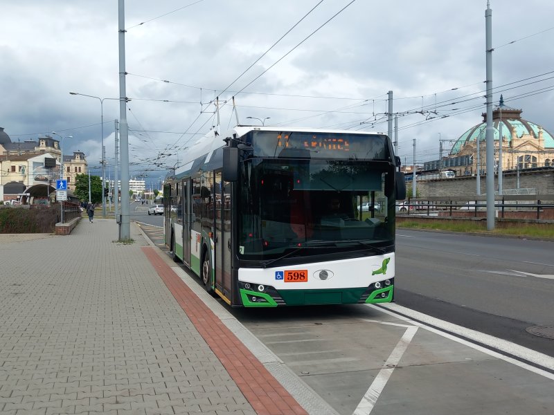 598