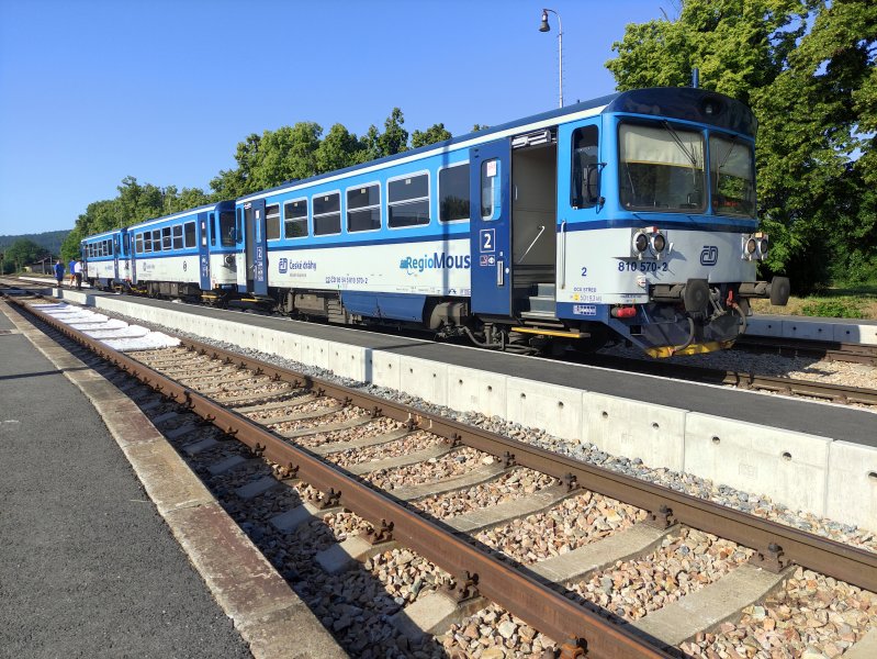 810 570-2