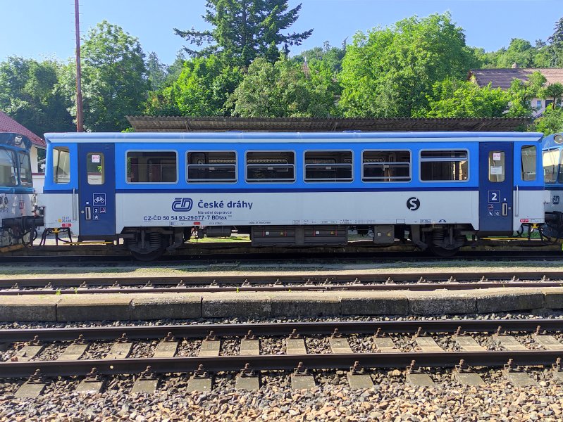 93-29 077-7