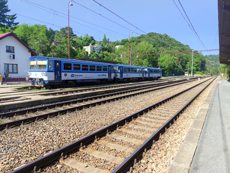 810 570-2